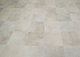 PVC SILVERTEX Zala 127L – čtvercový dekor béžové betonové dlažby