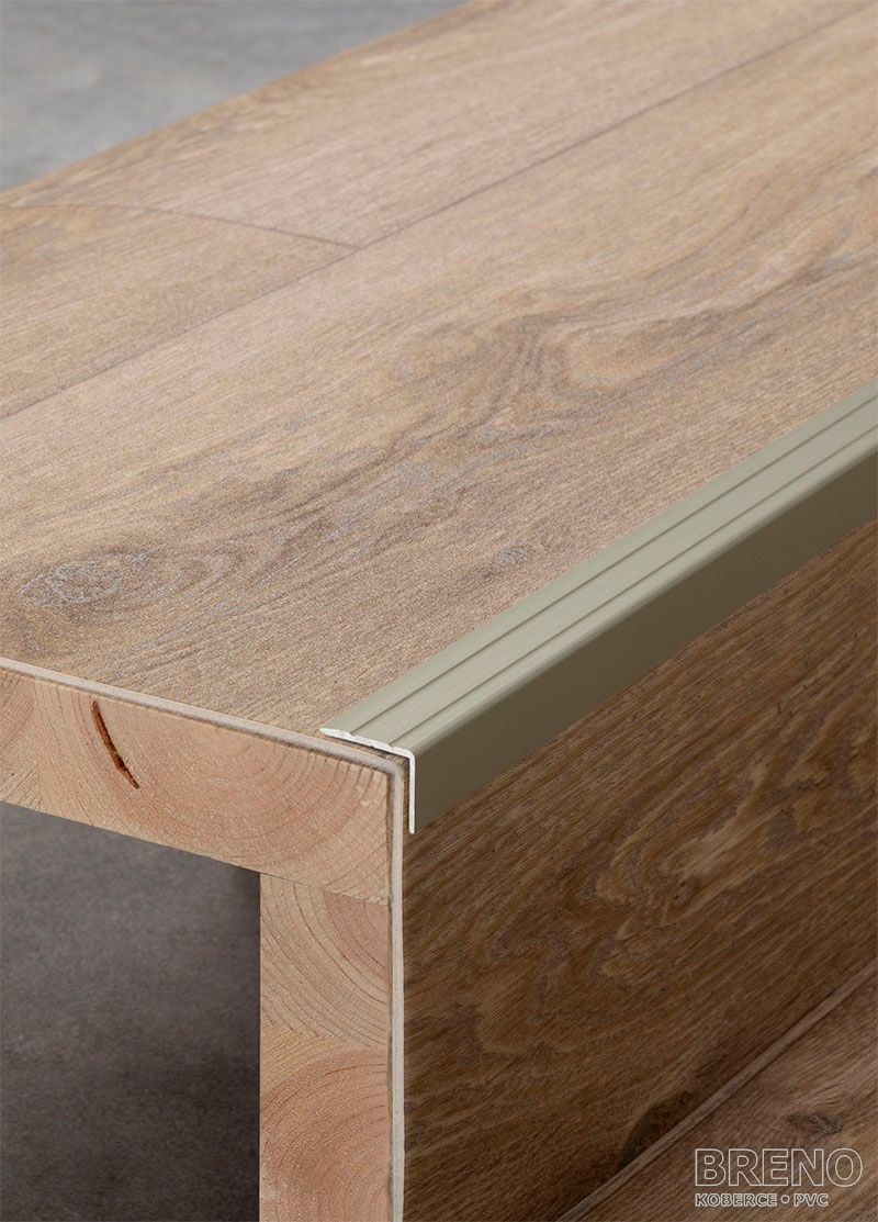 Schodová hrana champagne - samolepiaci