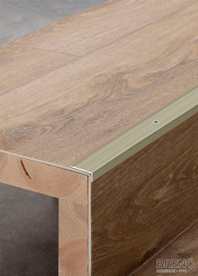 Schodová hrana champagne - vrtaná