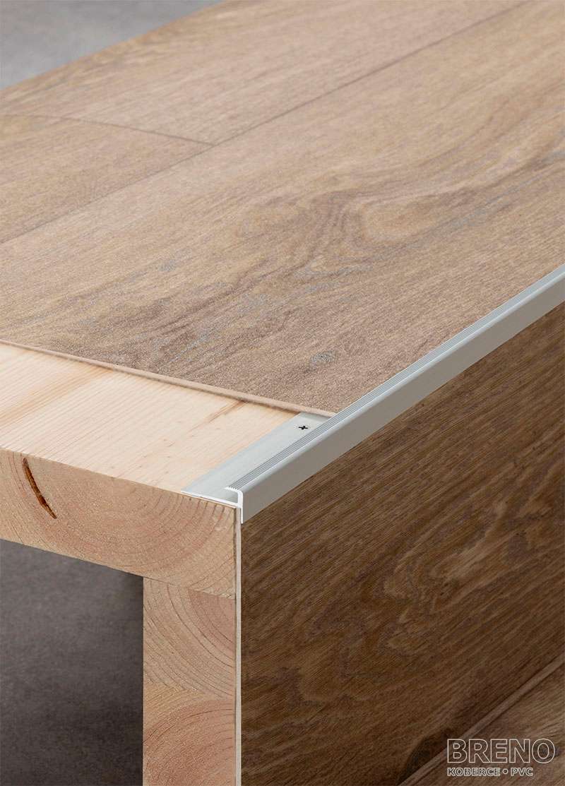 Schodová hrana DP32 stříbro mat - vrtaná