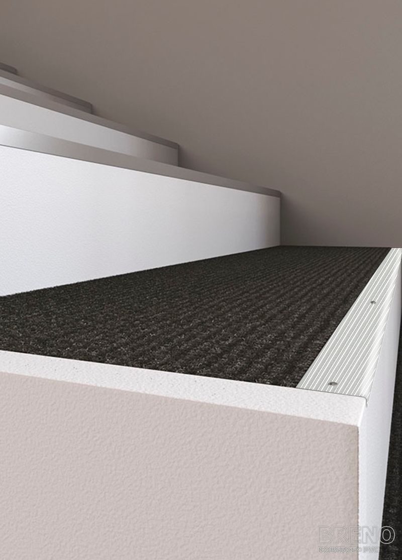 Schodová hrana DP33 stříbro - vrtaná