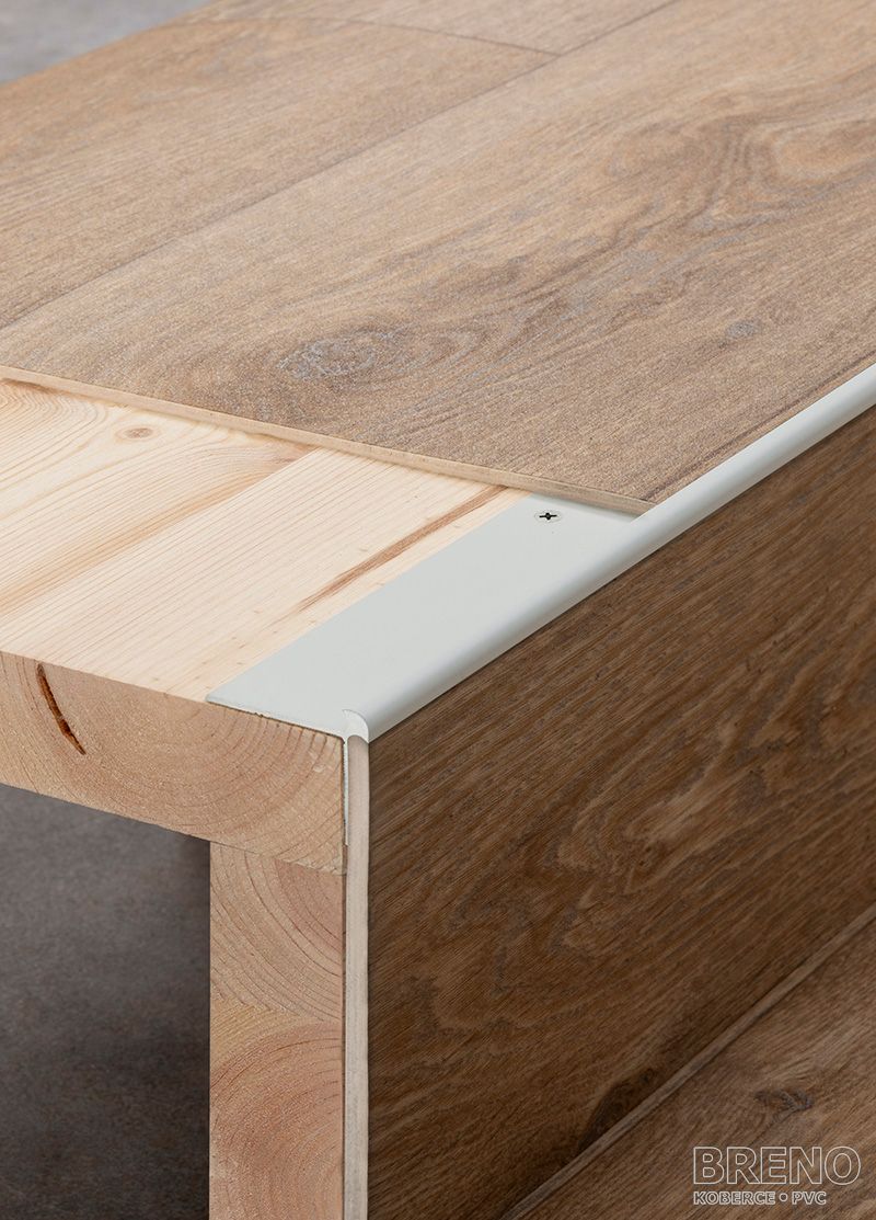 Schodová hrana DP42 stříbro mat - vrtaná