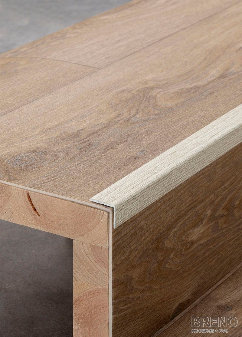 Schodová hrana dub bílý - samolepicí