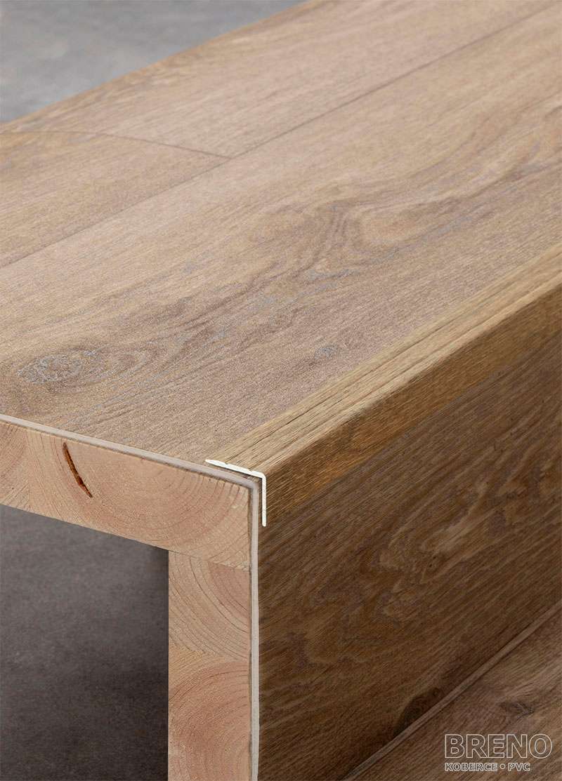 Schodová hrana orech - samolepiaci