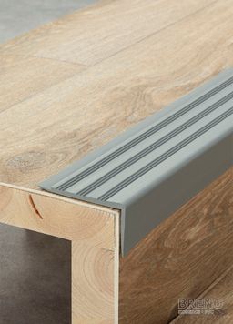 Schodová hrana PVC 280/F