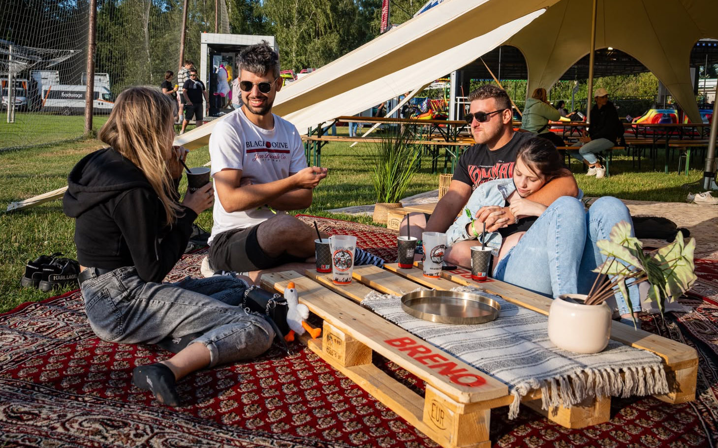 Breno chill zóna s koberci na festivalu Den fotbalu Polička