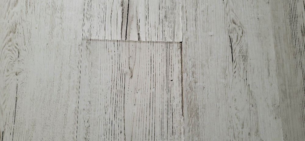 střížkování nesprávně položeného vinylu