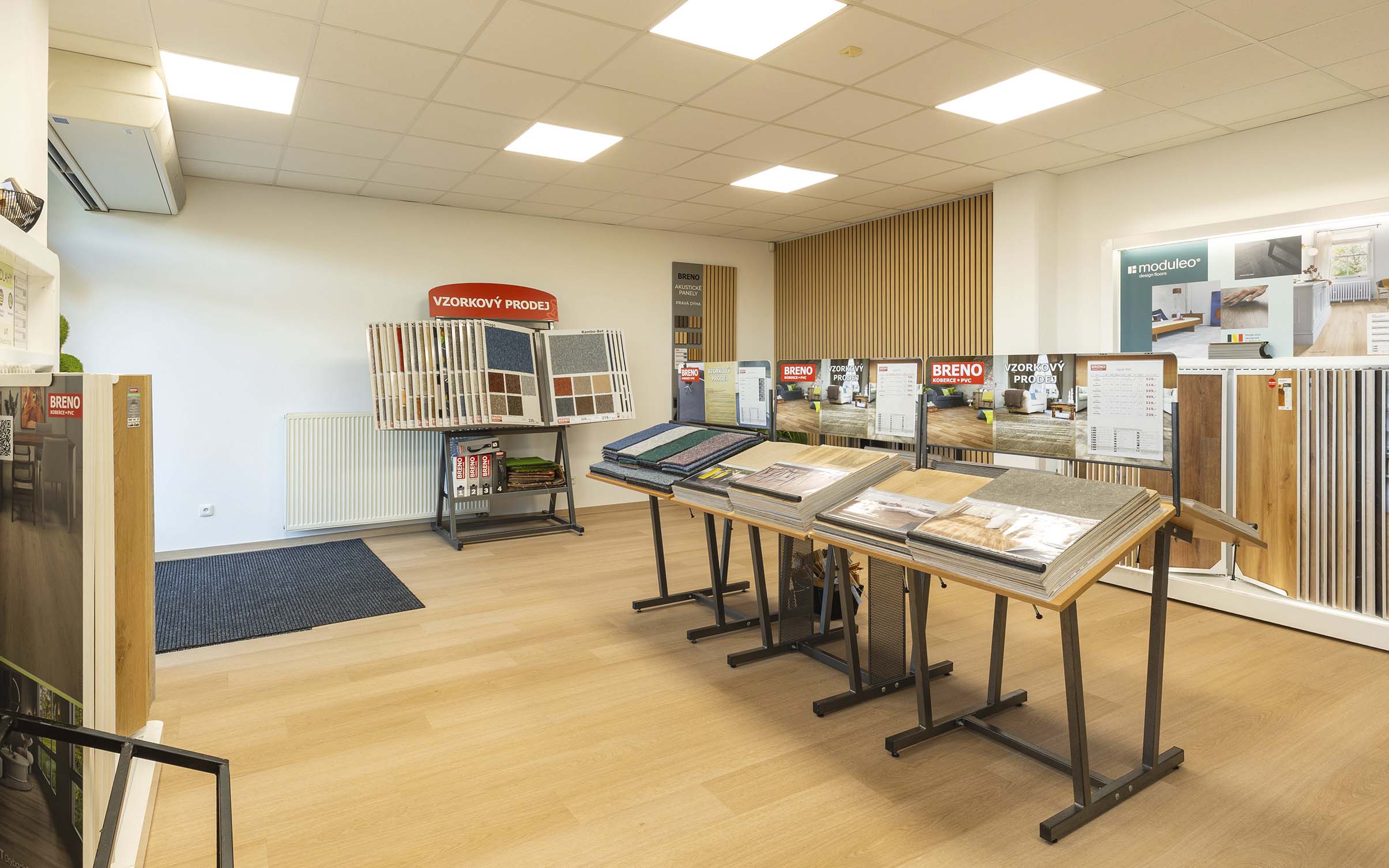 Interiér vzorkové prodejny BRENO v Postřižíně.