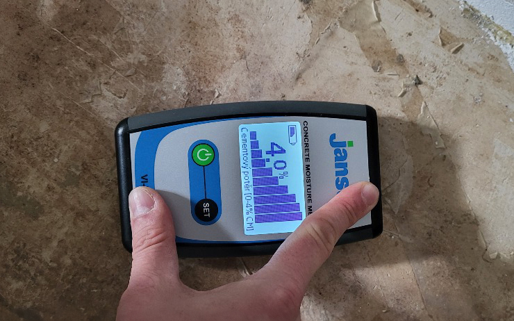 Meranie vlhkosti v podklade podlahy.